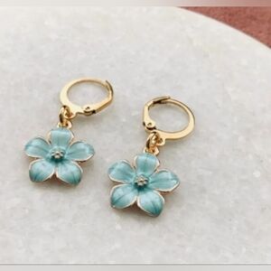 ♥️E Individually $10 Or Bundle 5/$20 Gold and Blue Floral Hoop Earrings 💙